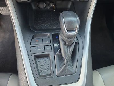 2019 Toyota RAV4 — photo 19 view