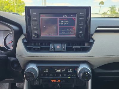 2019 Toyota RAV4 — photo 17 view