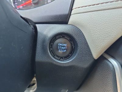 2019 Toyota RAV4 — photo 24 view