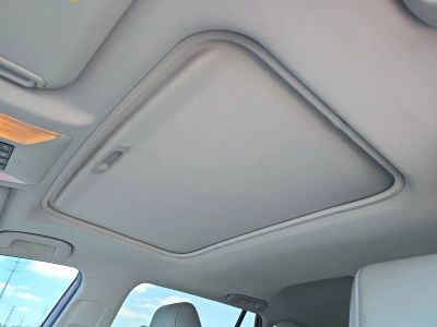 2019 Toyota RAV4 — photo 16 view