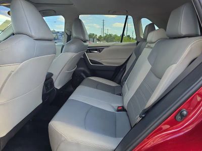 2019 Toyota RAV4 — photo 13 view