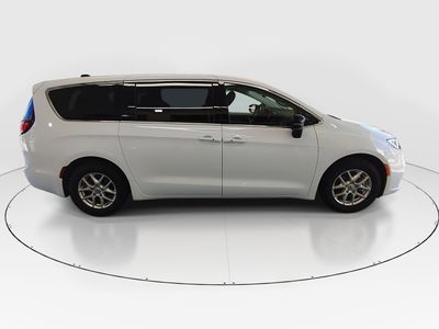 2024 Chrysler Pacifica - Photo 8