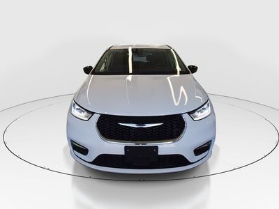 2024 Chrysler Pacifica - Photo 2
