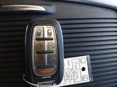 2024 Chrysler Pacifica - Photo 15