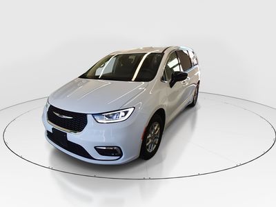 2024 Chrysler Pacifica - Photo 3