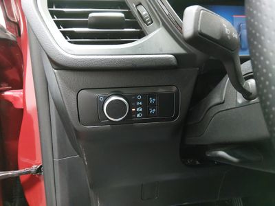 2025 Ford Escape — photo 13 view