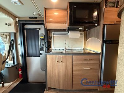 2017 Winnebago Via - Photo 11