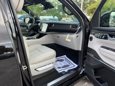 2026 Jeep Grand Wagoneer — photo 34 view