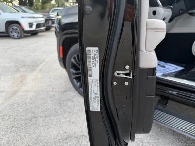 2026 Jeep Grand Wagoneer — photo 15 view