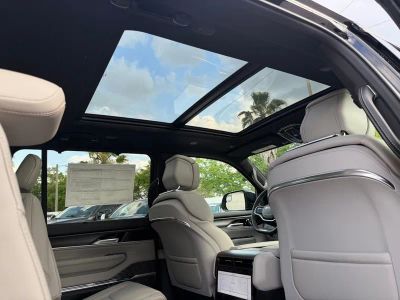 2026 Jeep Grand Wagoneer — photo 36 view