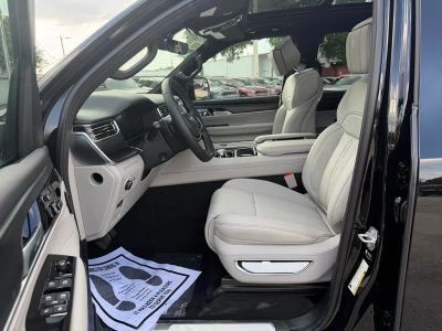 2026 Jeep Grand Wagoneer — photo 17 view