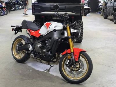 2026 Yamaha XSR900 — front three-quarter view