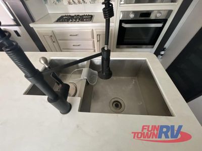 2021 DRV Luxury Suites Mobile Suites - Photo 13