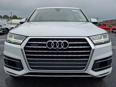 2017 Audi Q7 — side profile view