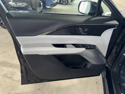 2023 Cadillac LYRIQ — photo 17 view