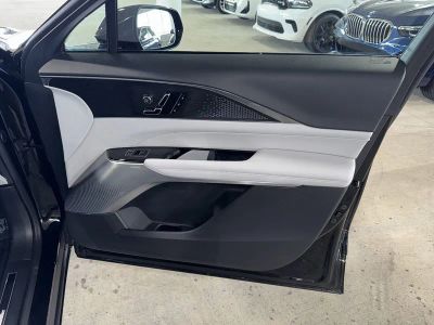 2023 Cadillac LYRIQ — photo 9 view