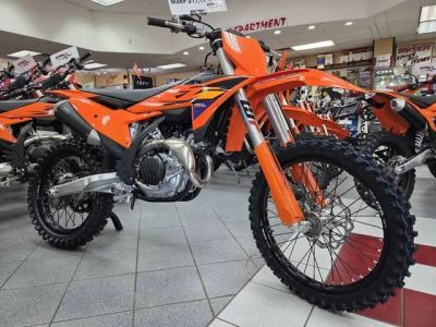 2026 KTM 450 SX-F — front three-quarter view