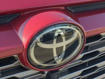 2024 Toyota RAV4 — photo 13 view