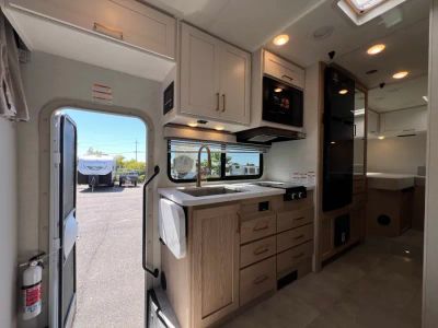 2027 Thor Motor Coach CHATEAU — photo 10 view