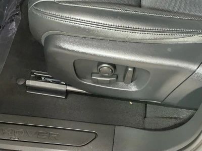 2023 Land Rover Range Rover Evoque — photo 13 view