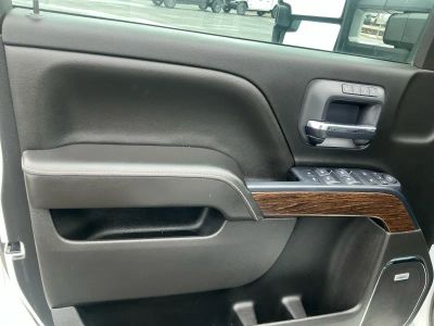 2019 GMC Sierra 3500HD — photo 15 view