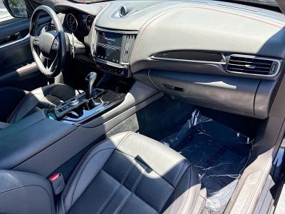 2022 Maserati Levante — photo 13 view