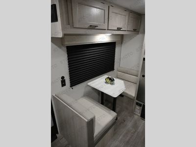 2025 Coachmen RV Catalina Summit Series 7 - Photo 6