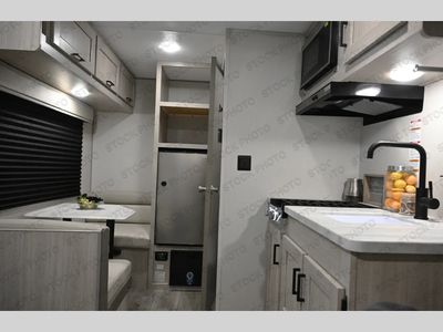 2025 Coachmen RV Catalina Summit Series 7 - Photo 3