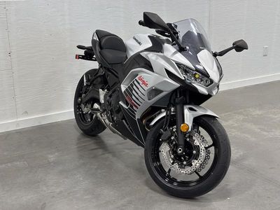 2026 Kawasaki Ninja 650 - Photo 2