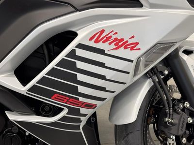 2026 Kawasaki Ninja 650 - Photo 13