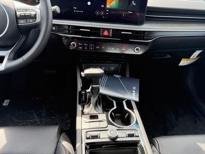 2026 Kia K5 - Photo 9