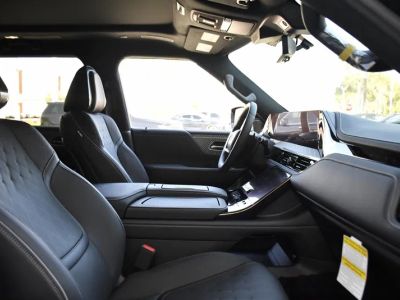 2026 INFINITI QX80 — photo 33 view