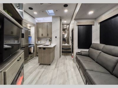 2026 Grand Design Momentum G-Class - Photo 4