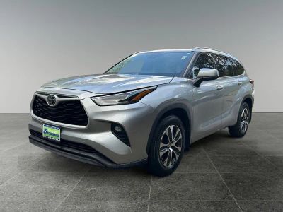 2022 Toyota Highlander — rear three-quarter view