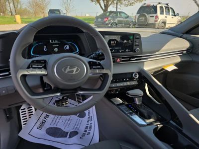 2026 Hyundai Elantra — photo 12 view
