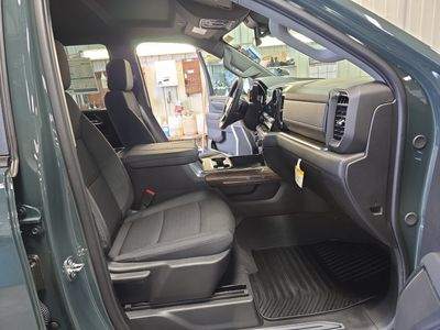 2025 Chevrolet Silverado 3500HD - Photo 8