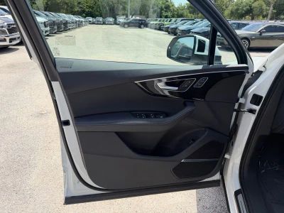 2025 Audi Q7 — photo 13 view