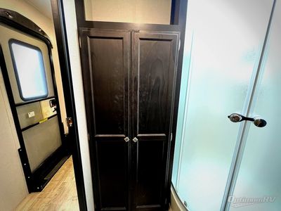 2018 Venture RV SportTrek - Photo 33