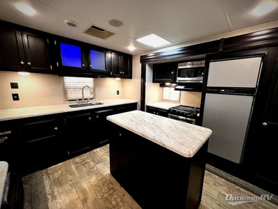 2018 Venture RV SportTrek - Photo 18