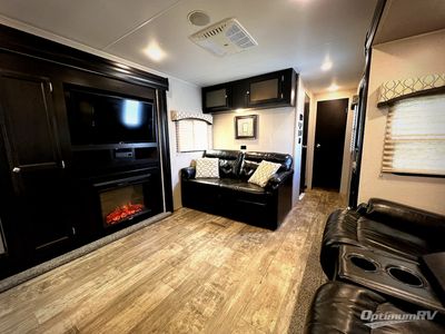 2018 Venture RV SportTrek - Photo 6