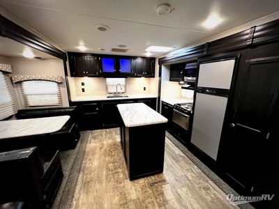 2018 Venture RV SportTrek - Photo 17