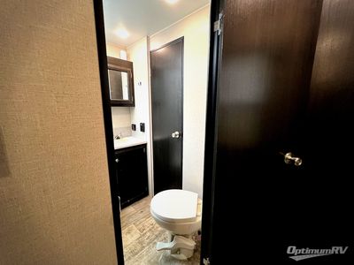 2018 Venture RV SportTrek - Photo 28
