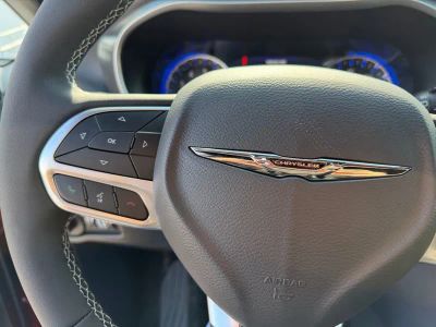 2026 Chrysler Pacifica — photo 18 view