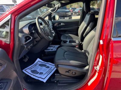 2026 Chrysler Pacifica — photo 16 view