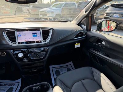 2026 Chrysler Pacifica — photo 35 view