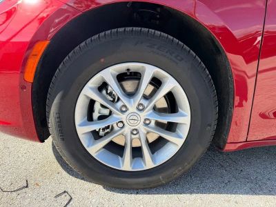 2026 Chrysler Pacifica — photo 9 view