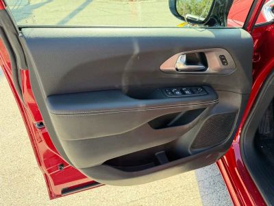 2026 Chrysler Pacifica — photo 13 view