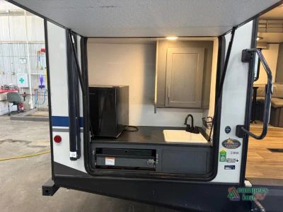 2022 Keystone RV Premier Ultra Lite — photo 8 view