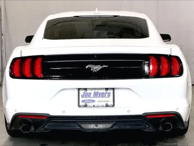 2022 Ford Mustang - Photo 4
