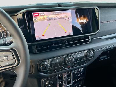 2026 Jeep Gladiator - Photo 14